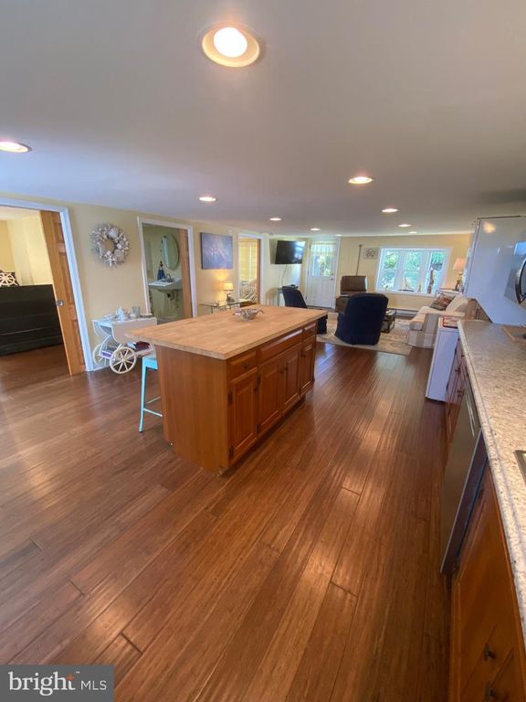 Image 16 of property listing at 20805 SEVERN RD, Ewell, MD 21824