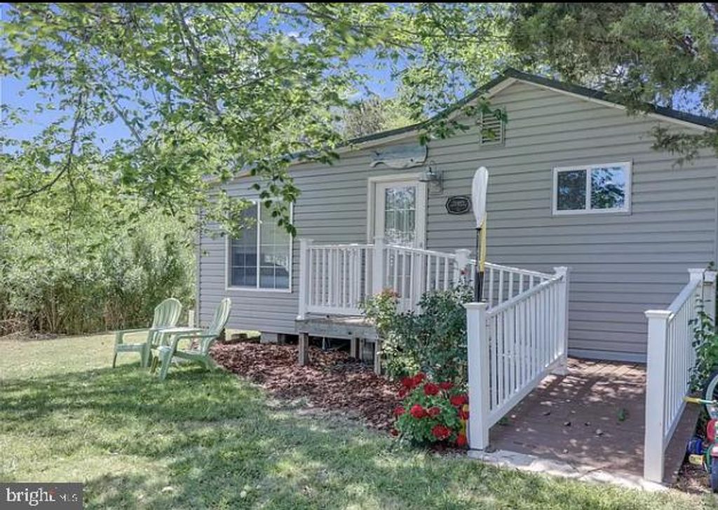 Image 2 of property listing at 20805 SEVERN RD, Ewell, MD 21824