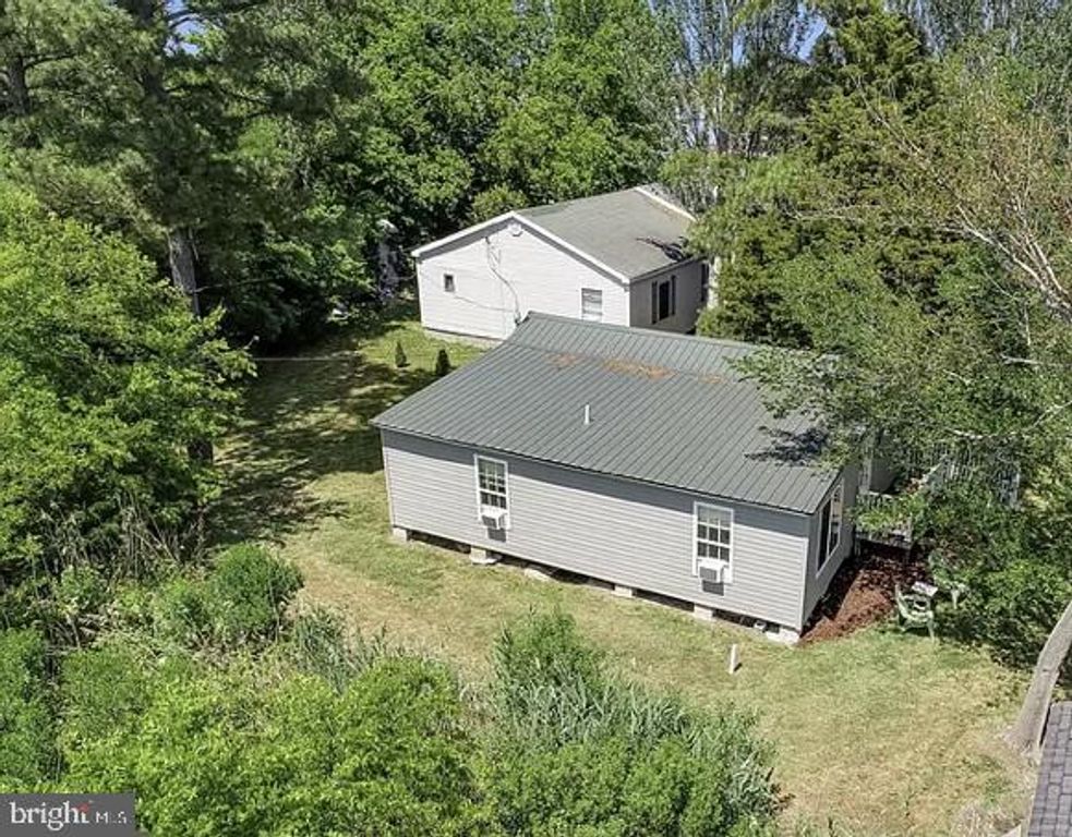 Image 4 of property listing at 20805 SEVERN RD, Ewell, MD 21824