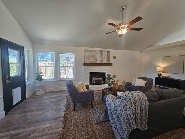 501 Bobbys Lane, Hollister, CA 95023