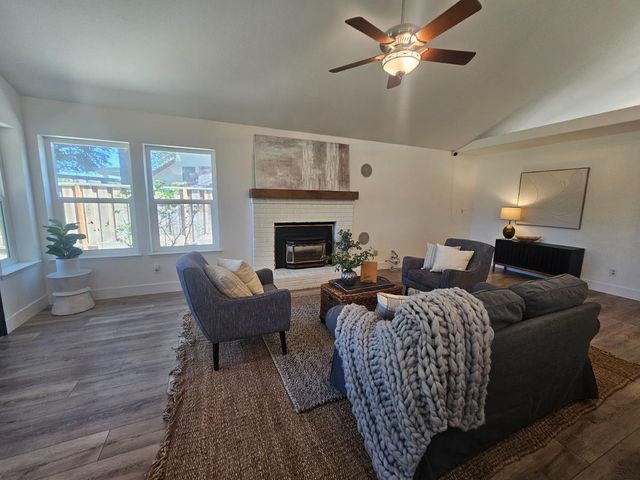 501 Bobbys Lane, Hollister, CA 95023