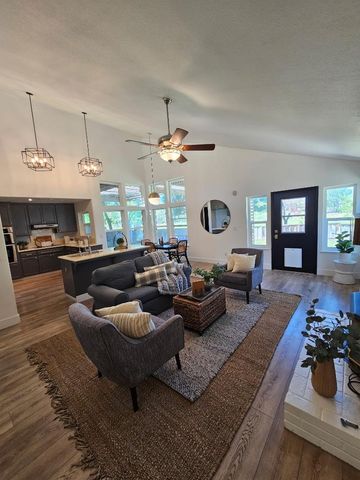 501 Bobbys Lane, Hollister, CA 95023