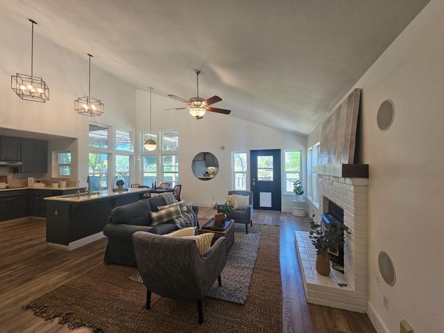 501 Bobbys Lane, Hollister, CA 95023