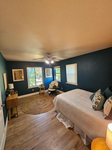 501 Bobbys Lane, Hollister, CA 95023