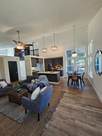 501 Bobbys Lane, Hollister, CA 95023