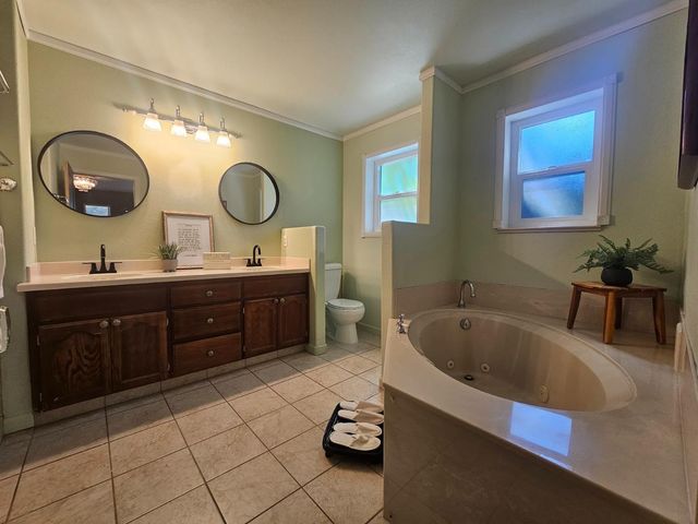 501 Bobbys Lane, Hollister, CA 95023