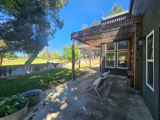 501 Bobbys Lane, Hollister, CA 95023