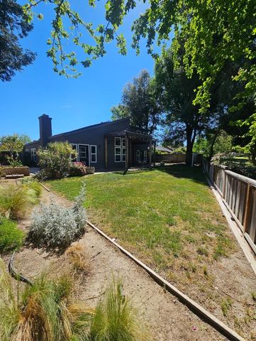 501 Bobbys Lane, Hollister, CA 95023