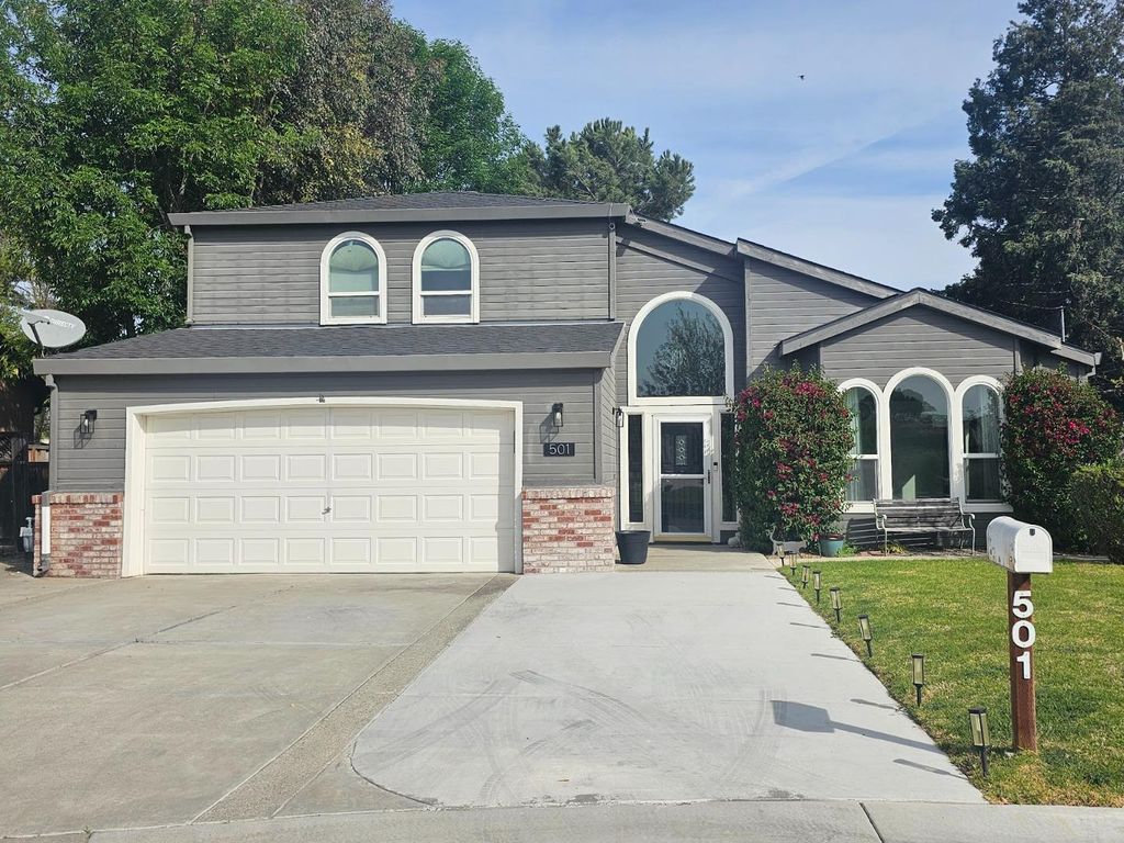 501 Bobbys Lane, Hollister, CA 95023