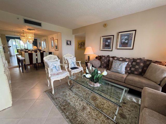 7738 Lakeside Boulevard 373, Boca Raton, FL 33434