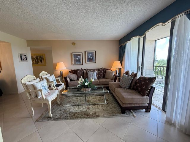 7738 Lakeside Boulevard 373, Boca Raton, FL 33434