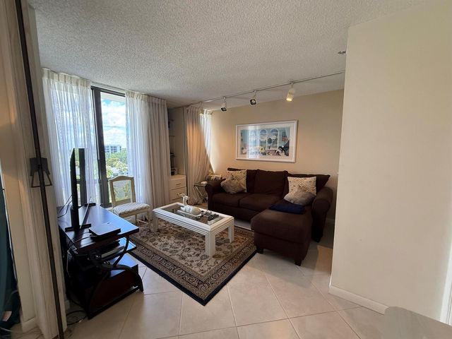 7738 Lakeside Boulevard 373, Boca Raton, FL 33434