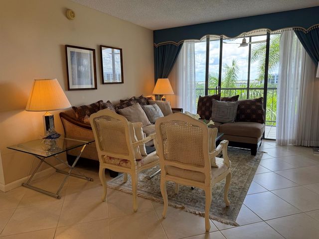 7738 Lakeside Boulevard 373, Boca Raton, FL 33434