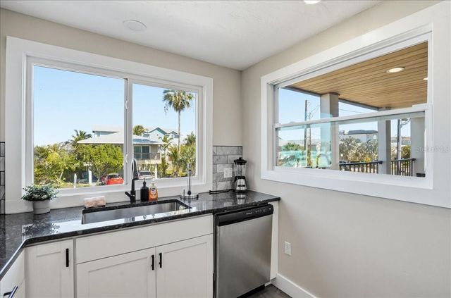 2518 AVENUE B, Bradenton Beach, FL 34217