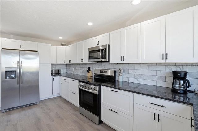 2518 AVENUE B, Bradenton Beach, FL 34217