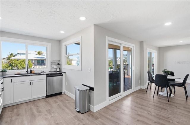 2518 AVENUE B, Bradenton Beach, FL 34217