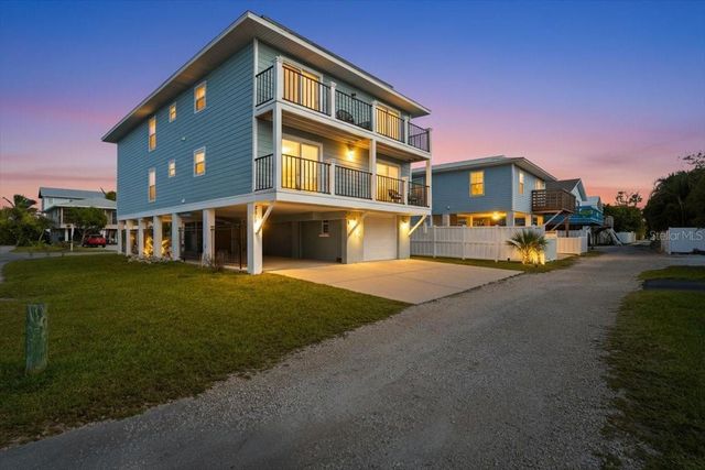 2518 AVENUE B, Bradenton Beach, FL 34217