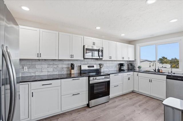 2518 AVENUE B, Bradenton Beach, FL 34217