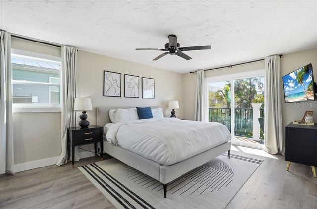 2518 AVENUE B, Bradenton Beach, FL 34217