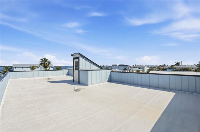 2518 AVENUE B, Bradenton Beach, FL 34217