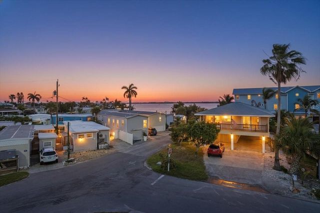 2518 AVENUE B, Bradenton Beach, FL 34217