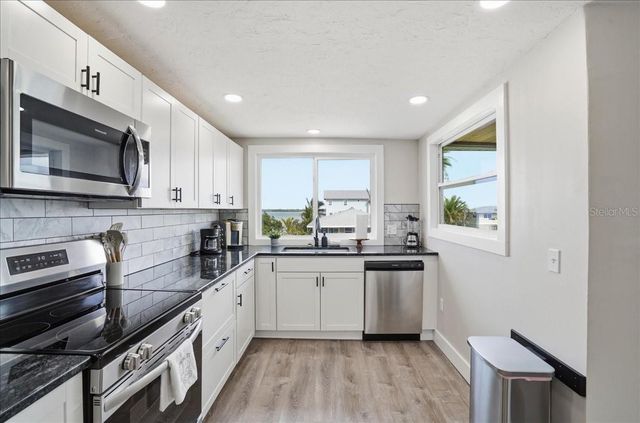 2518 AVENUE B, Bradenton Beach, FL 34217