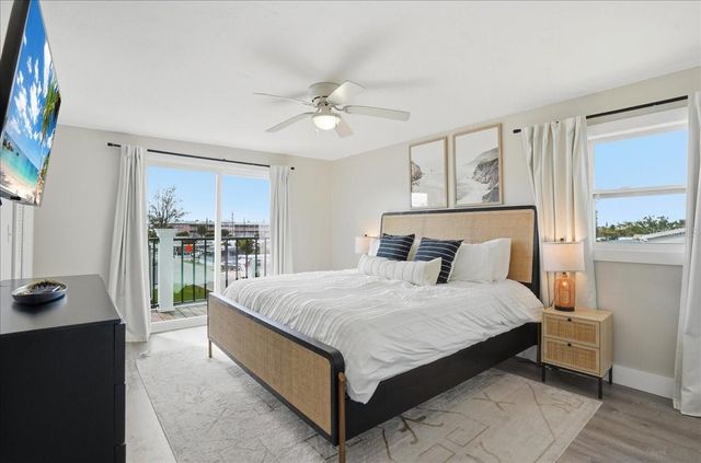 2518 AVENUE B, Bradenton Beach, FL 34217