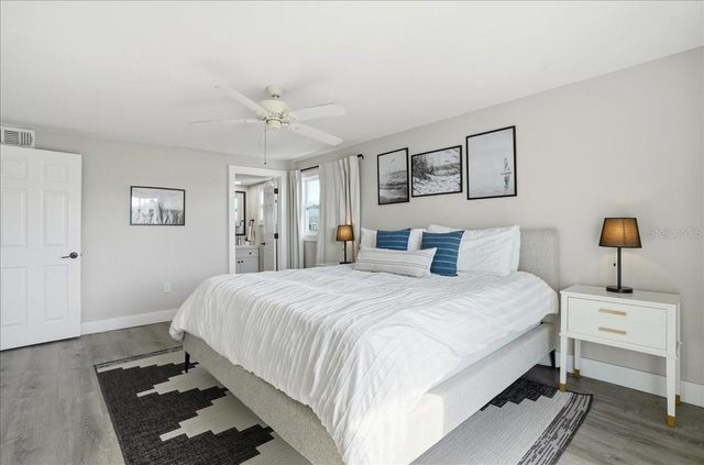 2518 AVENUE B, Bradenton Beach, FL 34217