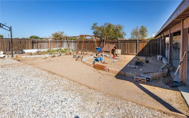 11090 Pinon, Hesperia, CA 92345