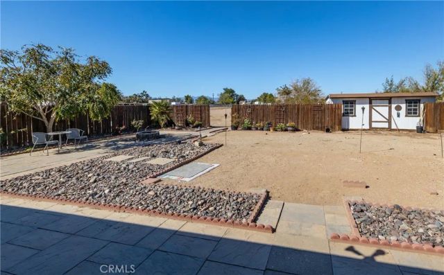 11090 Pinon, Hesperia, CA 92345
