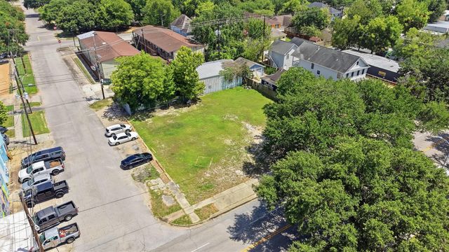 1446 Yale Street, Houston, TX 77008