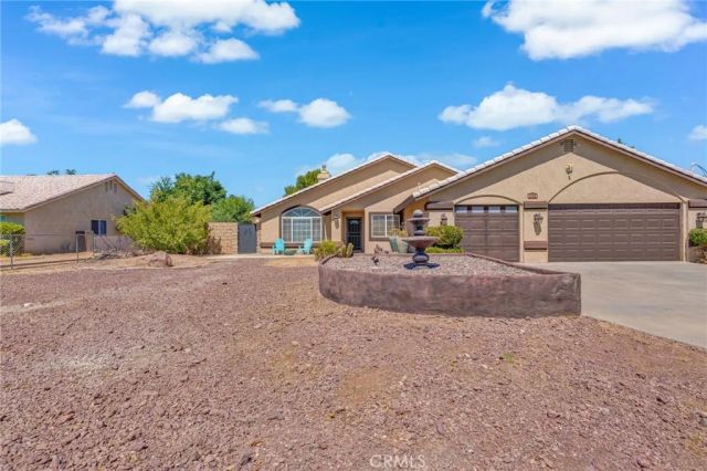 7592 Redwood Avenue, Hesperia, CA 92345