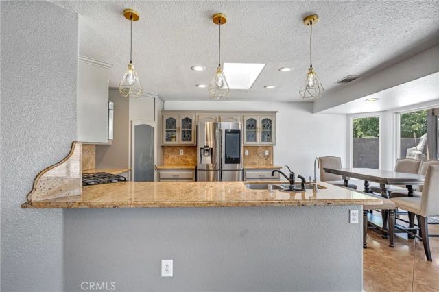 7592 Redwood Avenue, Hesperia, CA 92345