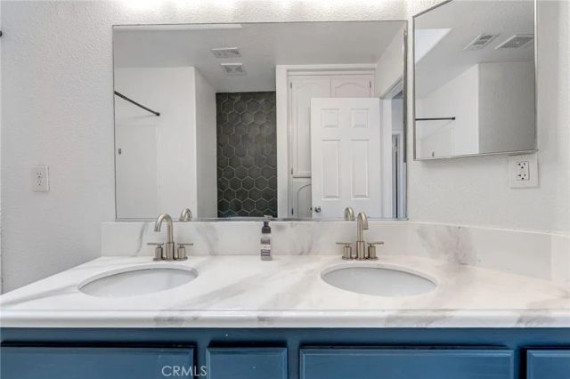 7592 Redwood Avenue, Hesperia, CA 92345