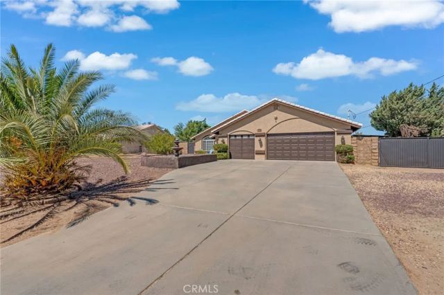 7592 Redwood Avenue, Hesperia, CA 92345