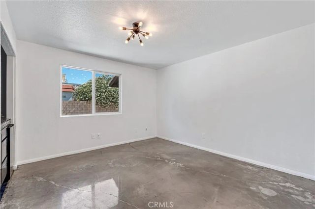 7592 Redwood Avenue, Hesperia, CA 92345