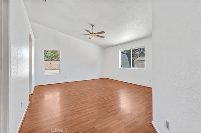 7592 Redwood Avenue, Hesperia, CA 92345