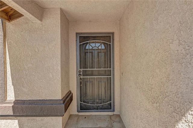 7592 Redwood Avenue, Hesperia, CA 92345