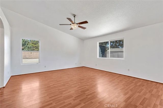 7592 Redwood Avenue, Hesperia, CA 92345