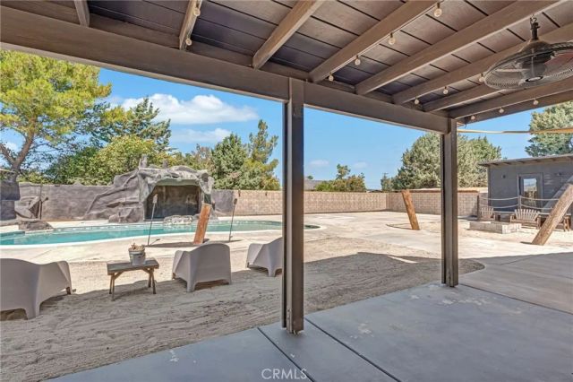 7592 Redwood Avenue, Hesperia, CA 92345