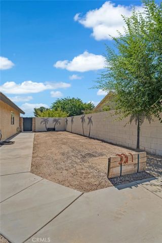 7592 Redwood Avenue, Hesperia, CA 92345