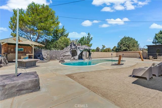 7592 Redwood Avenue, Hesperia, CA 92345