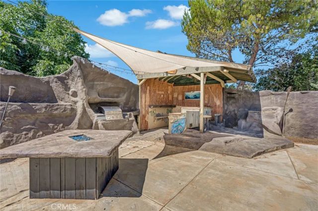 7592 Redwood Avenue, Hesperia, CA 92345