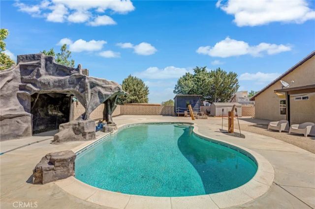 7592 Redwood Avenue, Hesperia, CA 92345