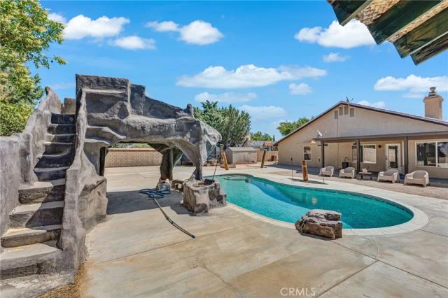 7592 Redwood Avenue, Hesperia, CA 92345