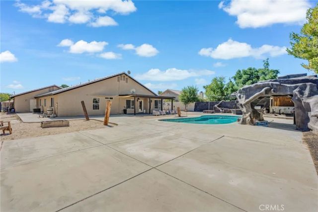 7592 Redwood Avenue, Hesperia, CA 92345