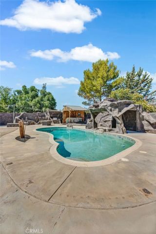 7592 Redwood Avenue, Hesperia, CA 92345