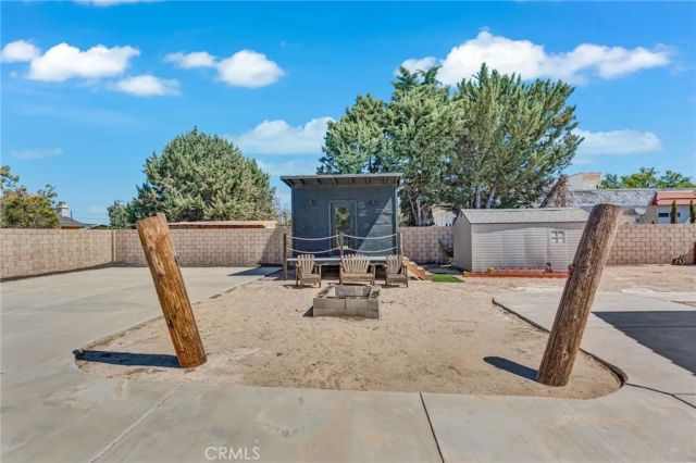 7592 Redwood Avenue, Hesperia, CA 92345