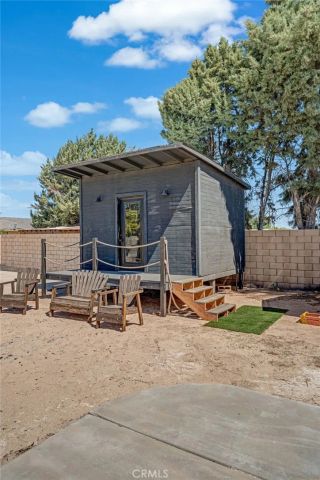 7592 Redwood Avenue, Hesperia, CA 92345