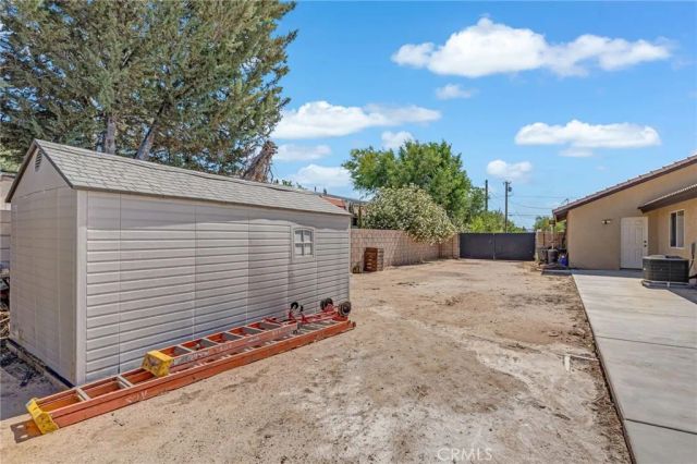 7592 Redwood Avenue, Hesperia, CA 92345